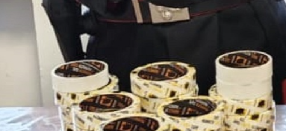 Trovati con cacciavite, forbice e nastro biadesivo per rubare con la tecnica del "cash trapping": denunciati due giovani