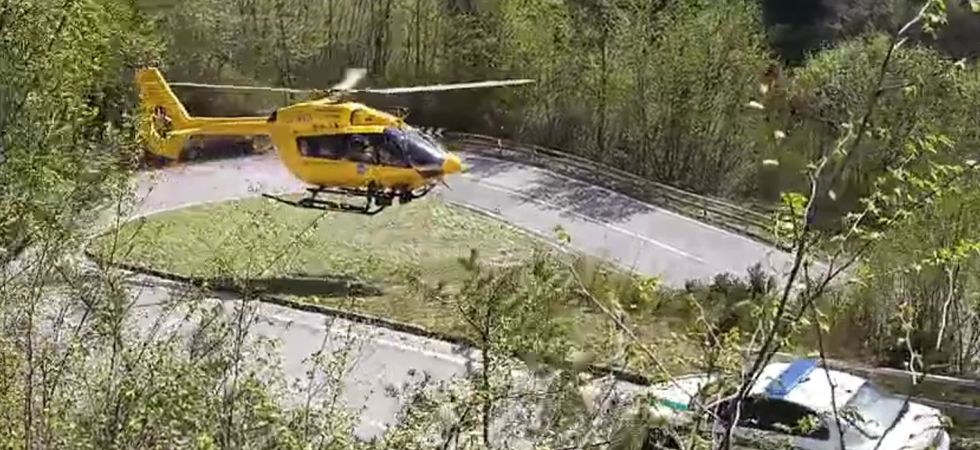 Perde il controllo della bici e si schianta a terra, momenti di paura: un 64enne elitrasportato in ospedale