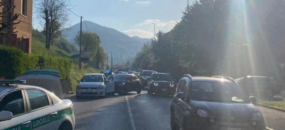 Violento tamponamento tra due mezzi, momenti di paura: tre feriti trasportati in ospedale