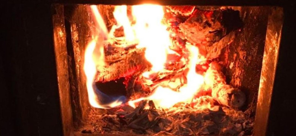 Colpita dal ritorno di fiamma mentre cerca di accendere la stufa con l'alcol: morta nella notte la 92enne rimasta ustionata