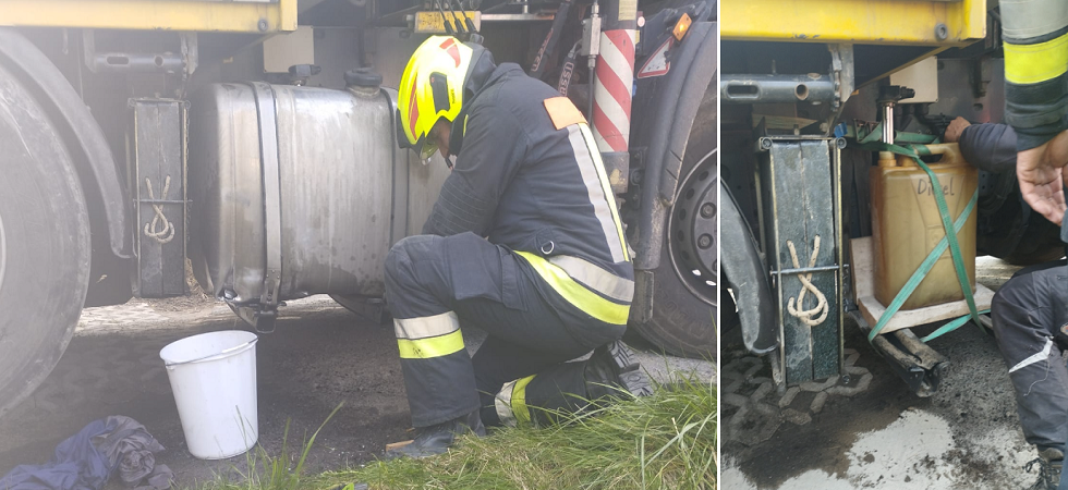 Camion urta un muretto e il serbatoio si buca, i pompieri lo sostituiscono con uno di fortuna usando una tanica e il mezzo