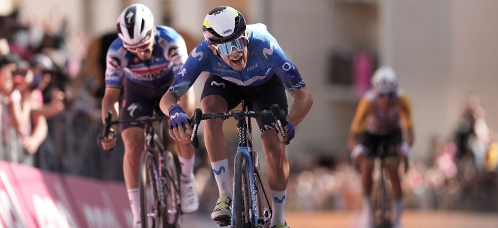 Sanchez precede allo sprint Alaphilippe (Facebook Giro d'Italia - Lapresse)