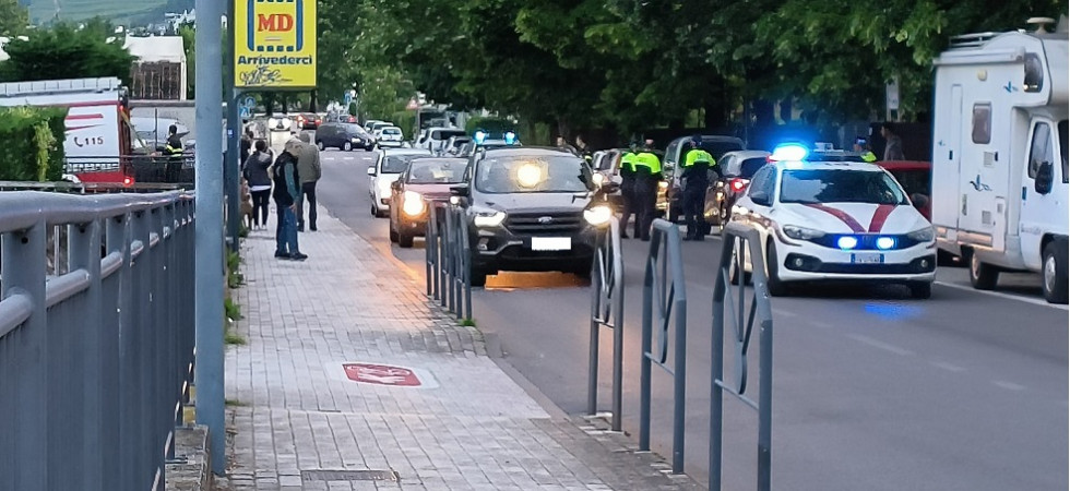 Paura a Trento, svolta con la bici ma viene centrato da una moto