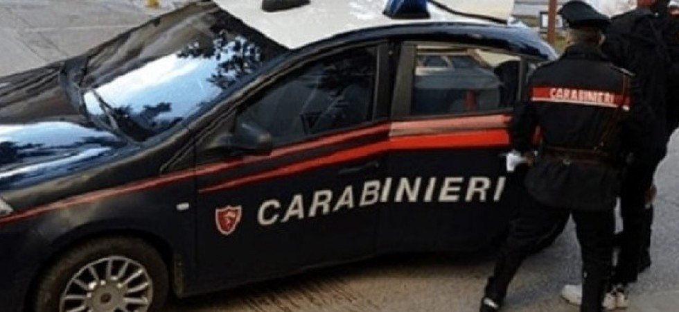 Foto d'archivio Al supermercato con uno zaino vuoto ruba diverse bottiglie di vodka ma viene notato dal personale: denunciato un 27enne