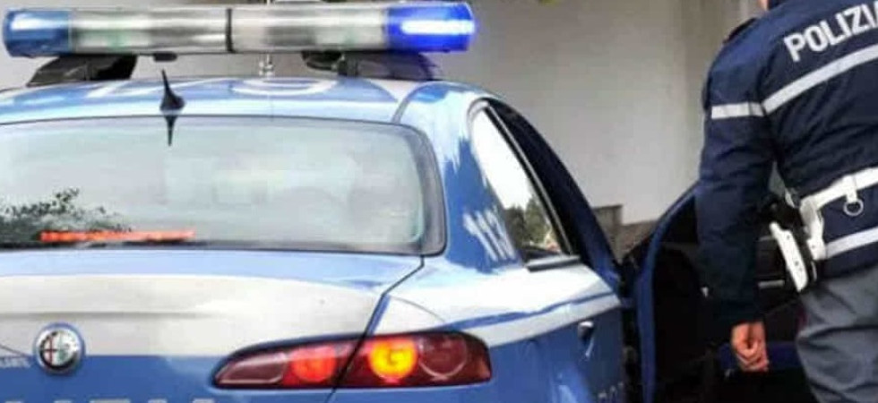All'esame per la patente con auricolare e videocamera ma viene scoperto dall'istruttore, 23enne denunciato