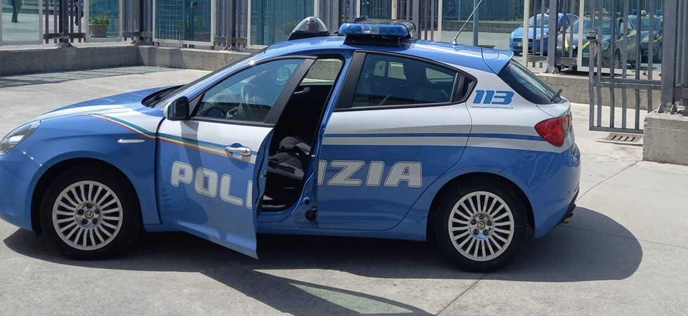 Evade dai domiciliari e davanti agli agenti si giustifica: "Sono andato a comprare dei giochi per mio figlio"