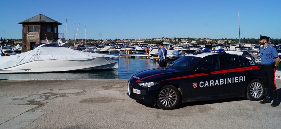 Sorpresi di notte a rubare nelle imbarcazioni ormeggiate, arrestati due giovani di 23 e 26 anni