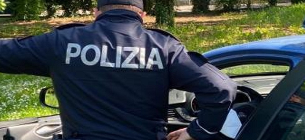 Blitz delle forze dell'ordine nei parchi della città, raffica di controlli: bloccata una donna con dell'eroina