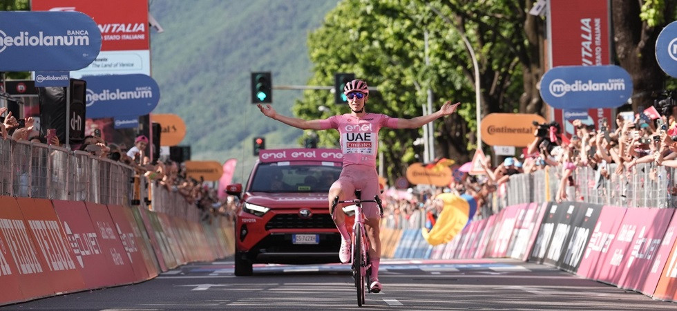 Il trionfo di Tadej Pogacar (foto Facebook Giro d'Italia - Lapresse)