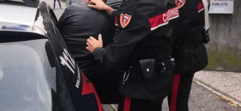 Litiga e aggredisce la moglie, i vicini lanciano l'allarme: momenti di paura a Trento