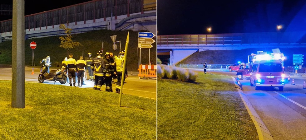 Violento schianto scooter - auto, due 60enni scaraventati a terra: trasportati in codice rosso all'ospedale
