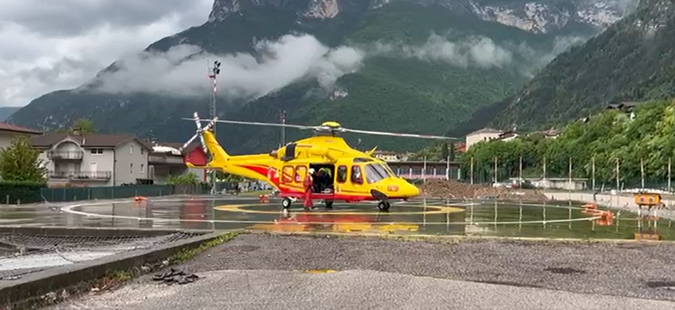Nonostante il maltempo affronta una ferrata, scivola, sbatte la testa e non riesce a proseguire