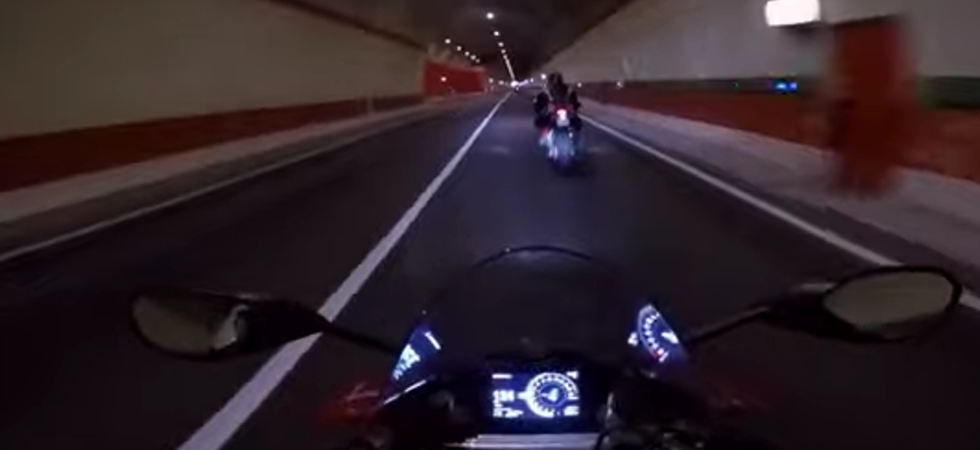 Foto d'archivio Sfreccia a quasi 200 chilometri all'ora sulla superstrada: multa salata per un motociclista (che dovrà rifare la patente)