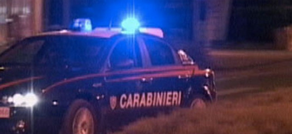 Entrano di notte in un garage per rubare una moto: due 22enni bloccati dai carabinieri