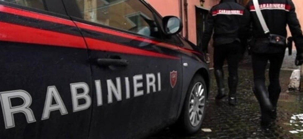 "Portami 70 euro o ti riempio di botte" ma all'appuntamento si presentano i carabinieri