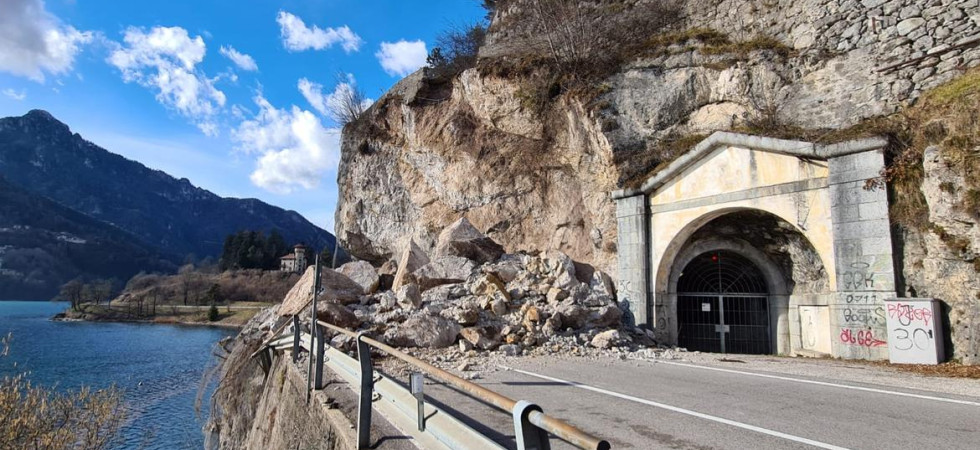Frana di Mezzolago, "Si procede con i cantieri, presente roccia instabile"