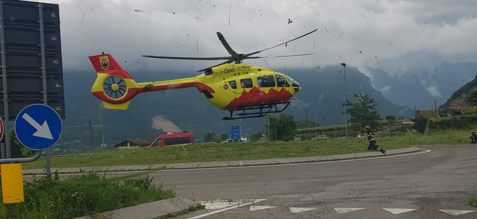 Incidente in galleria lungo la Ss240: in azione sul posto anche l'elisoccorso