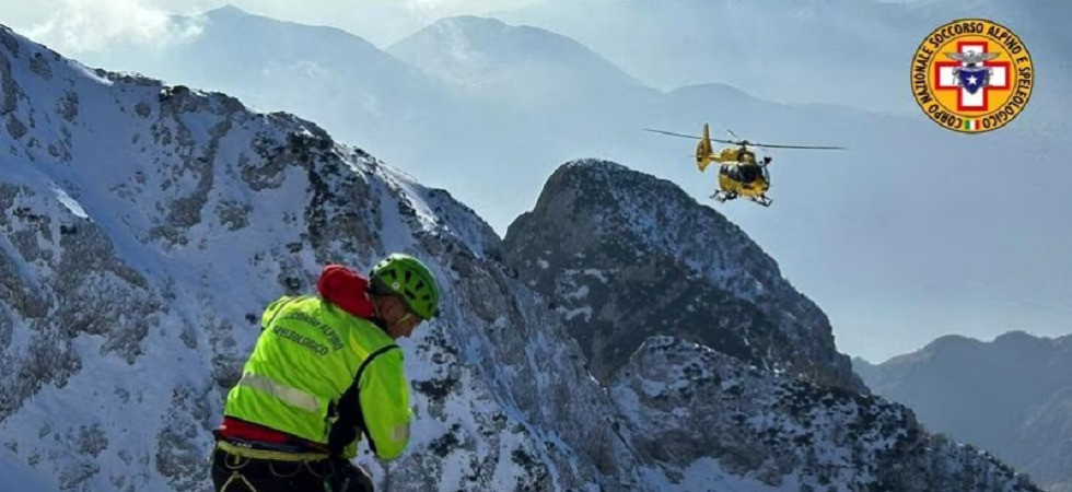 Attrezzati in maniera inadeguata e sprovvisti di caschetto, due giovani bloccati nella neve chiedono aiuto al soccorso alpino