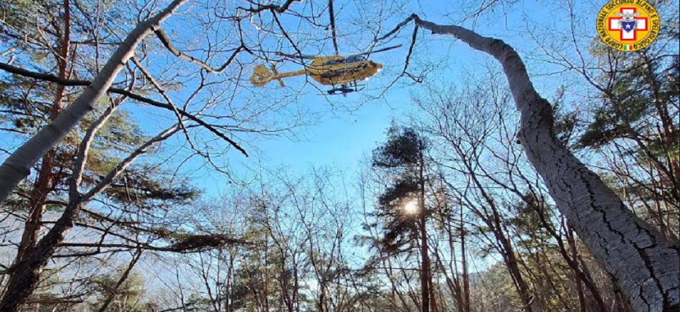 Scivola con la motocarriola al limitare del bosco: in gravi condizioni un anziano