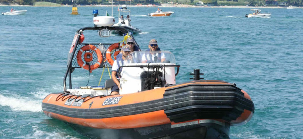 Un 14enne va in difficoltà mentre nuota nel lago di Garda, salvato dai soccorritori