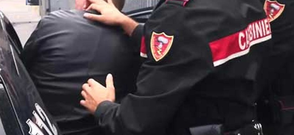 Calci e pugni, in pochi giorni diverse aggressioni a carabinieri: tre persone arrestate