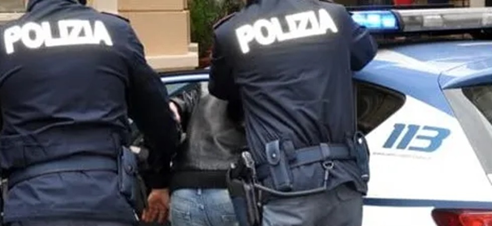 Discutono per la pausa sul lavoro e finiscono a prendersi a coltellate