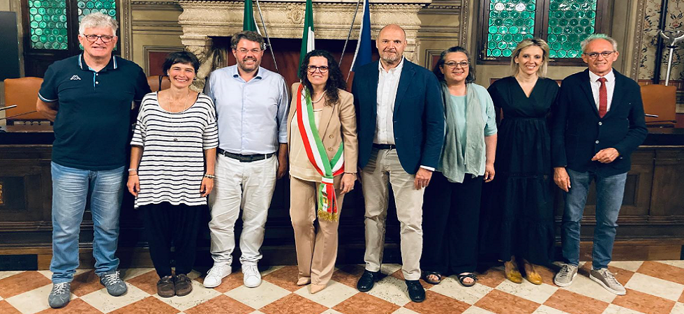 Robol e la giunta della coerenza'' che azzoppa il centro, mortifica gli alleati e premia chi si è candidato contro di lei