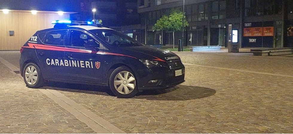 Ruba il cellulare ad un ragazzo disabile e poi si allontana, fermata e arrestata una donna
