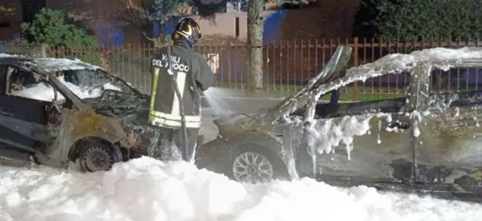 Litiga con il collega e gli brucia l'auto, 26enne finisce agli arresti domiciliari