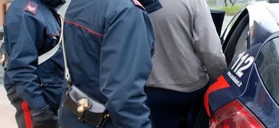 Si intrufola in una tenda da campeggio e ruba diversi vestiti, 43enne bloccato dai carabinieri