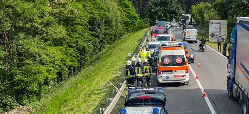 Tamponamento a catena, coinvolte 4 auto: sul posto i soccorsi e le forze dell'ordine