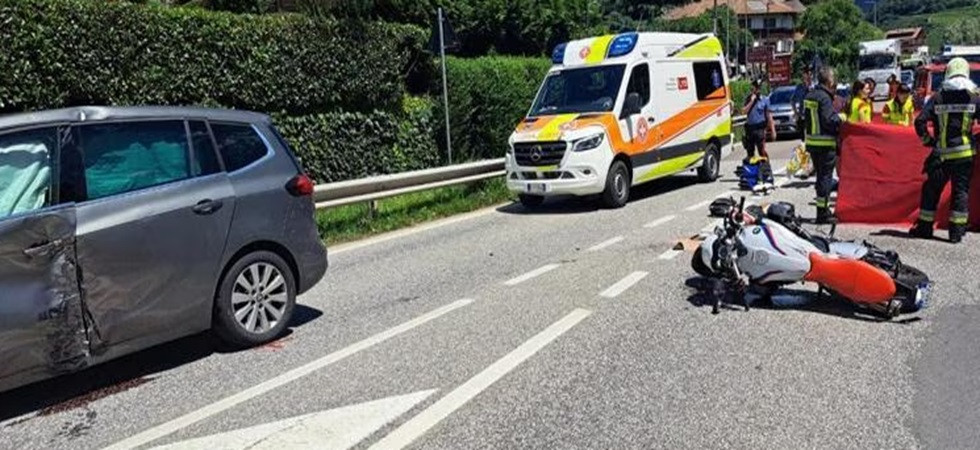 Tremendo schianto auto-moto: è morto un uomo di 60 anni