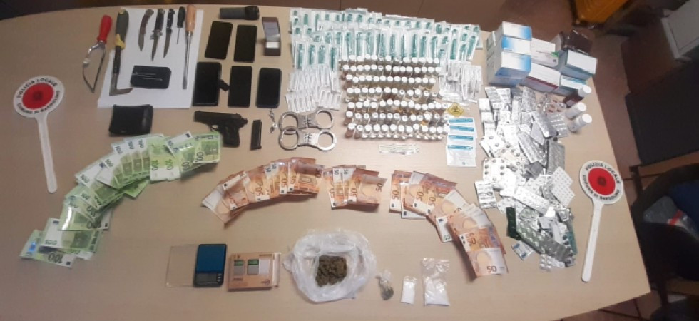 Ricercato per omicidio e furto, viene fermato sul Garda con armi e droga in auto: arrestato un 40 enne