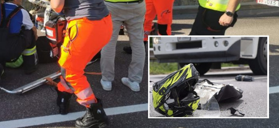Perde il controllo della moto e finisce per sbattere violentemente contro un guard-rail: una donna trasportata in ospedale