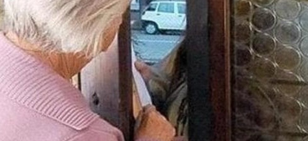 Foto archivio Prima telefonano fingendosi carabinieri, poi mandano l'"avvocato" a casa