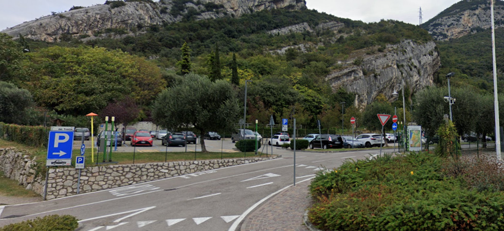 Turista trovato morto dentro il camper, lo scopre un agente della locale dopo l'ennesima multa al mezzo