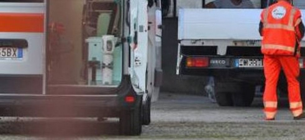 Incidente sul lavoro, operaio cade da una scala per un metro e mezzo in un cantiere e si frattura la tibia
