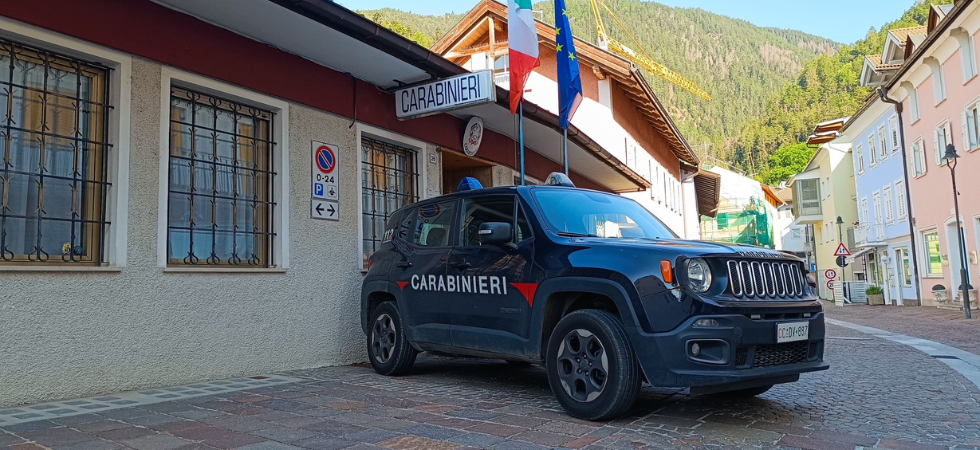 Marito violento non rispetta il divieto di avvicinarsi alla moglie: 36enne arrestato dai carabinieri