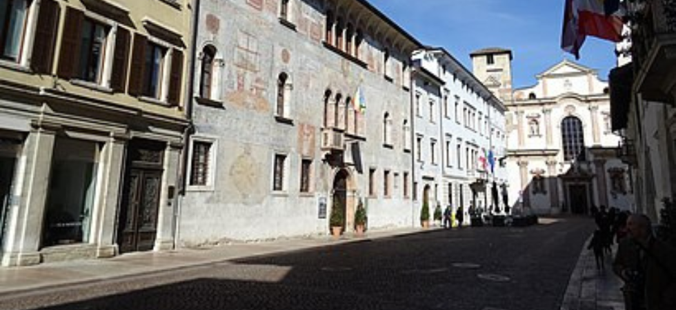Movida, ordinanza di chiusura per 15 giorni per un bar di via Belenzani