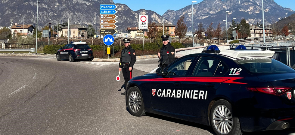 Viene trovato con 35 grammi di hashish alla guida di una moto rubata