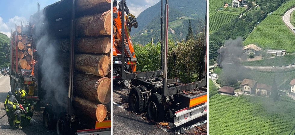 Una colonna di fumo e le fiamme dal rimorchio che trasporta legname, in azione i vigili del fuoco