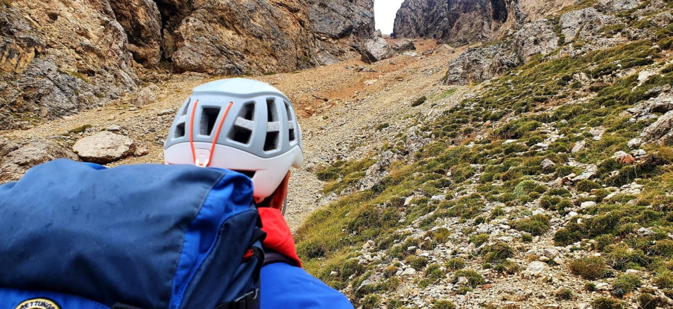 Dramma in quota, esce per un'escursione e scompare: turista 91enne ritrovato senza vita ai piedi di un dirupo