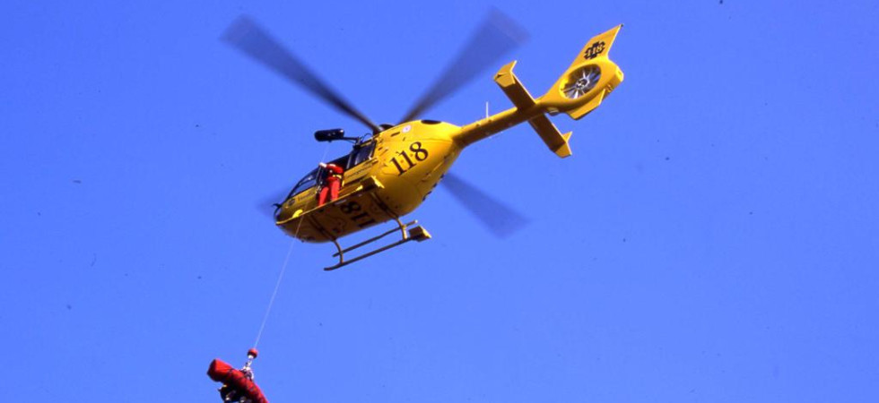 Viene punta da un'ape mentre si trova in alta quota: in azione l'elisoccorso