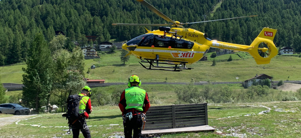 Foto d'archivio Dramma in quota, trovano uno zaino e scatta l'allarme, poi la tragica scoperta: ritrovato senza vita un escursionista 64enne