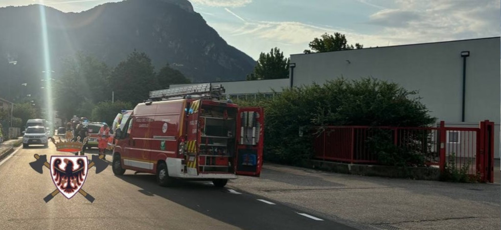Foto della Federazione dei Corpi Vigili del Fuoco Volontari Provincia autonoma Trento Scontro moto-auto, un 18enne scaraventato sull'asfalto