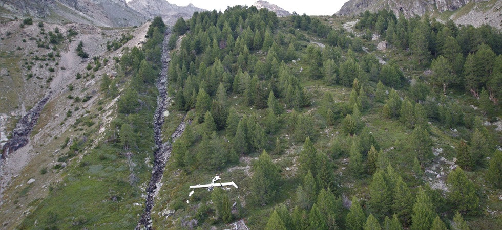 Aliante si schianta contro la montagna: due uomini di 72 e 46 anni hanno perso la vita