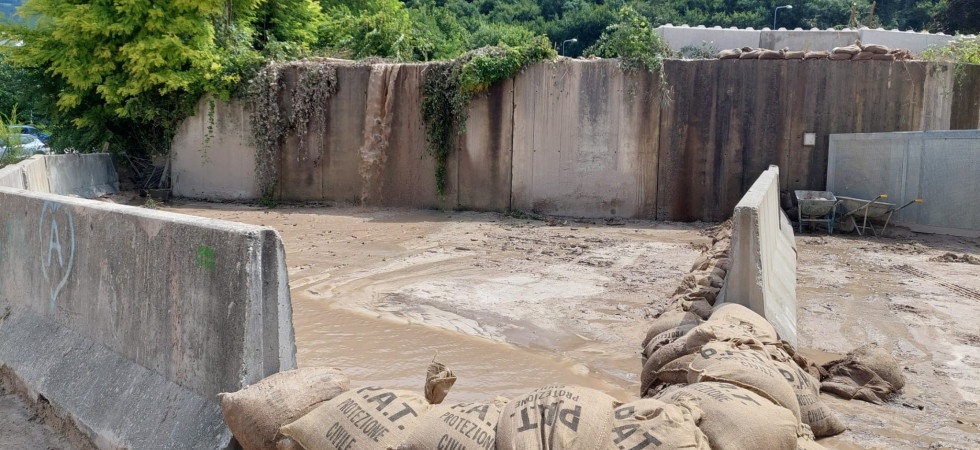 Fango, acqua e massi nella zona industriale e danni per migliaia di euro ma è la terza volta in 7 anni