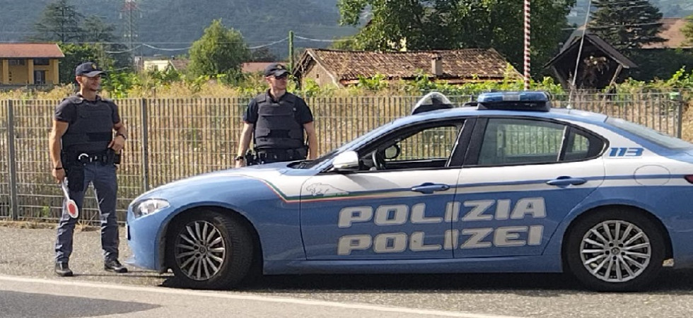 Giovane rapinato al parco, le amiche della vittima riescono a filmare gli aggressori con il cellulare