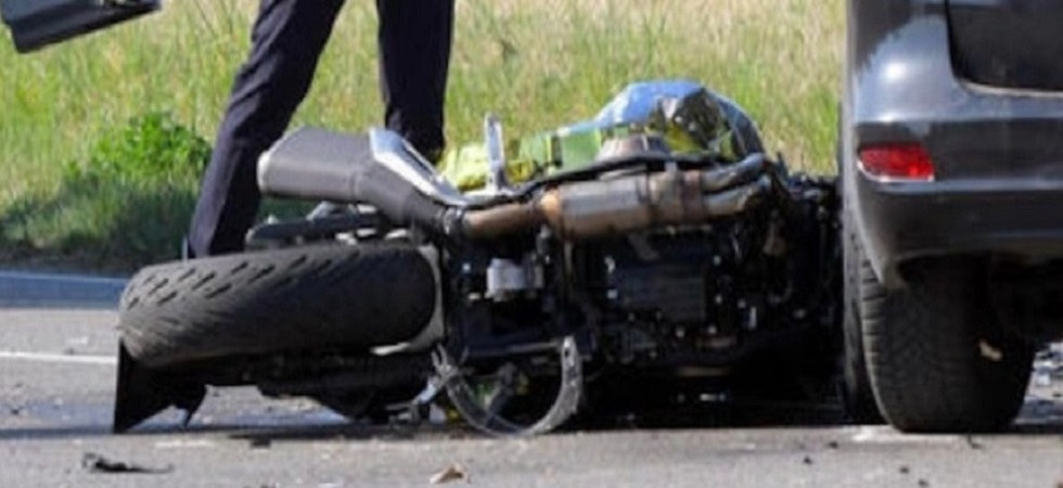 Violento scontro auto-moto, 20enne scaraventato sull'asfalto: elitrasportato in codice rosso all'ospedale di Trento