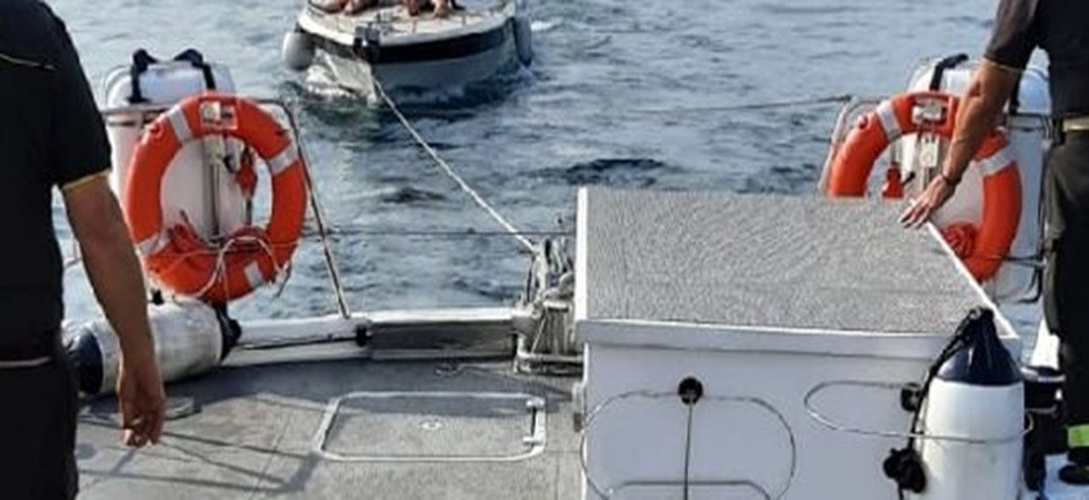 Sbatte con la schiena contro l'elica del motoscafo, paura sul Garda: 30enne portata d'urgenza in ospedale